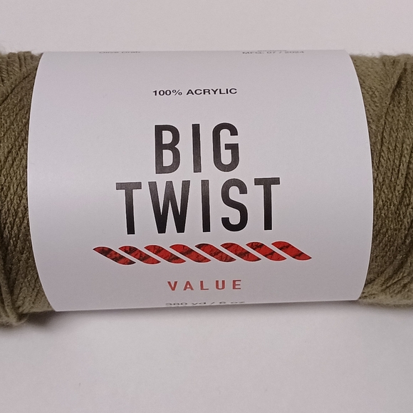 Big Twist Olive Green Yarn 4 Skein Bundle New - Picture 3 of 8